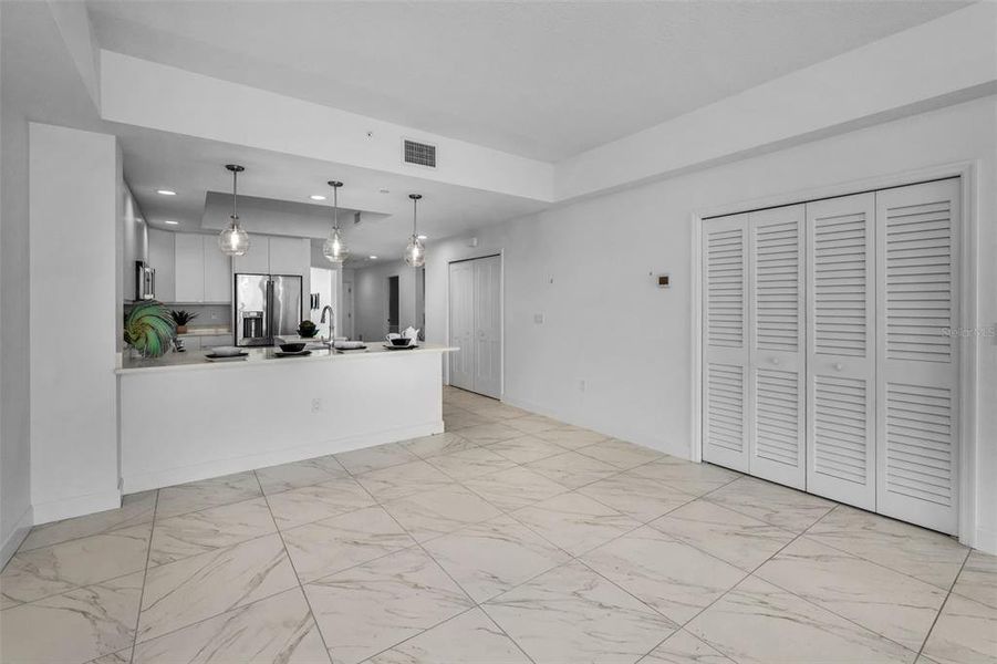 Spacious, unfurnished interior of a new home in , Clearwater Beach (Image 8).
