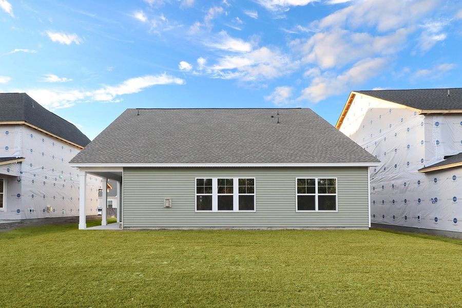 Exterior details and patio area of a home in Arcadia, Myrtle Beach (Image 27).