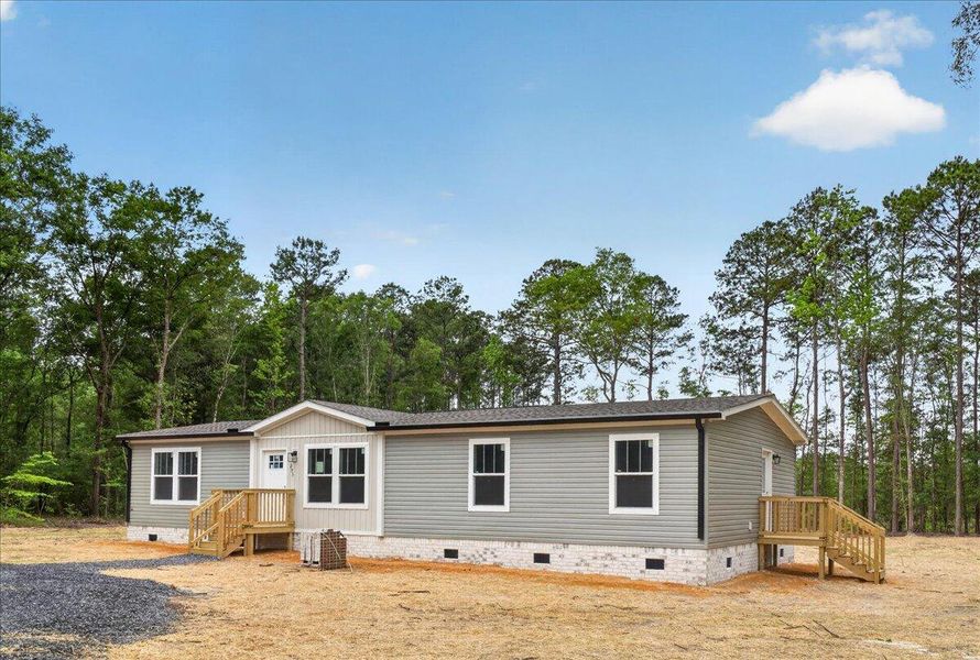 Exterior details and patio area of a home in , Walterboro (Image 23).
