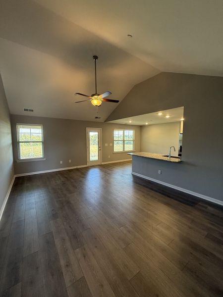 Spacious, unfurnished interior of a new home in Bradley Bend, Ashland City (Image 9).