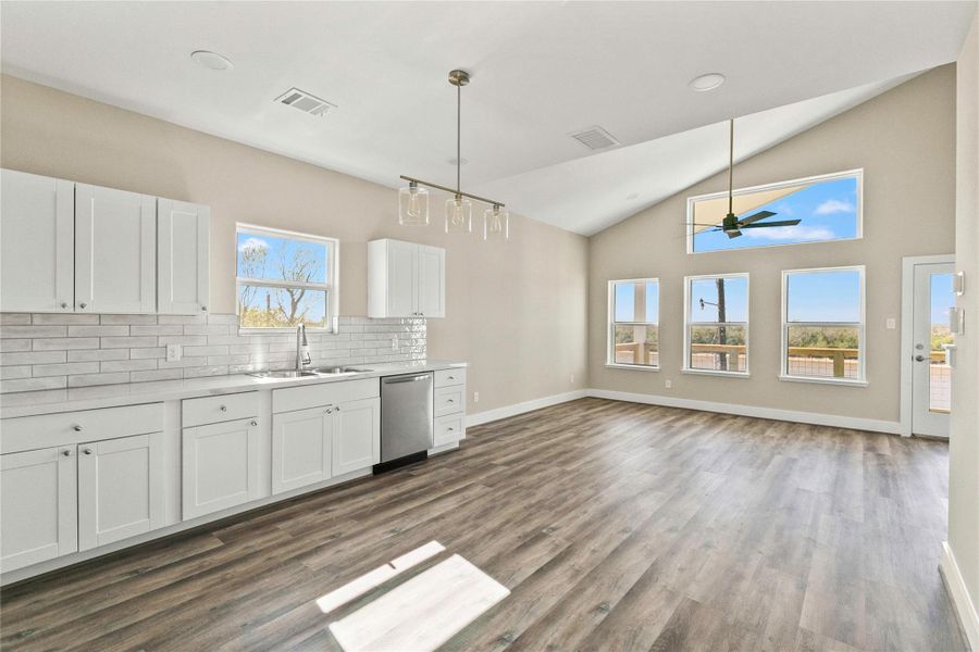 Spacious, unfurnished interior of a new home in , Matagorda (Image 11).