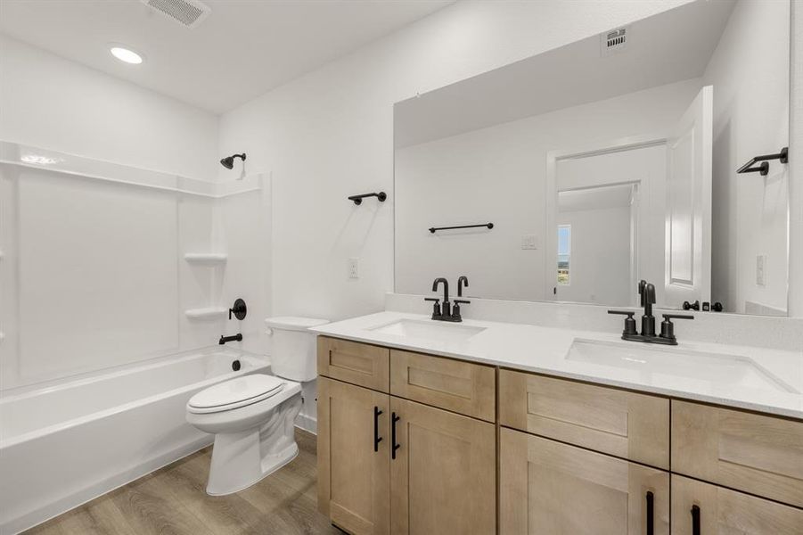 24_657 Tyronza- Bathroom-1