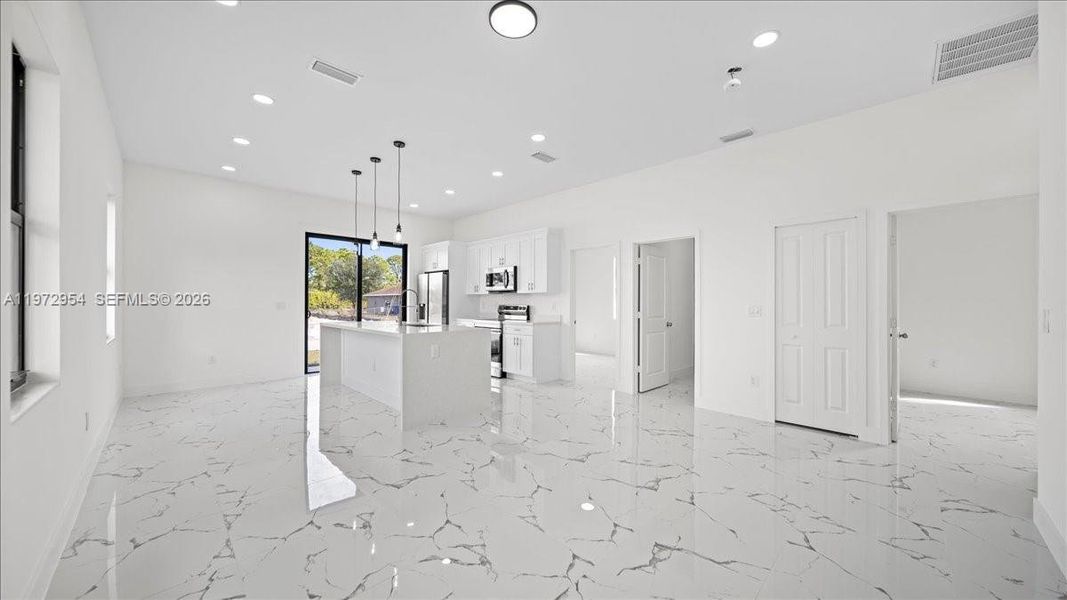 Spacious, unfurnished interior of a new home in , Lehigh Acres (Image 26).