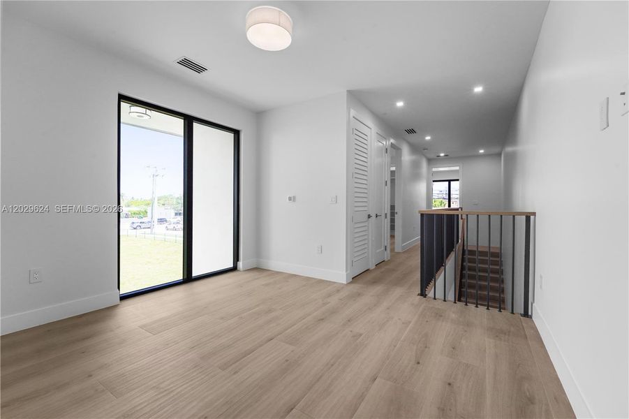 Spacious, unfurnished interior of a new home in , Miami (Image 43).