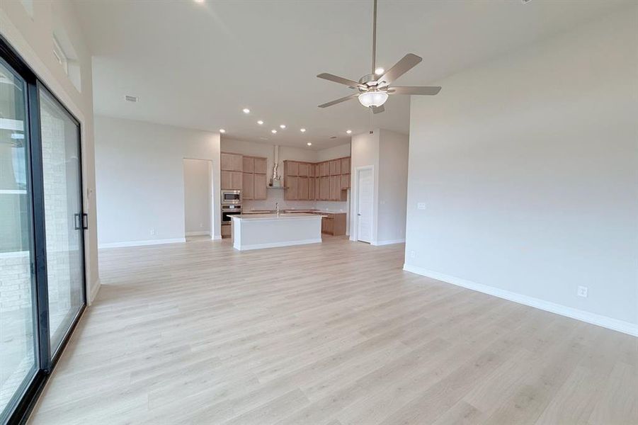 Spacious, unfurnished interior of a new home in Polo Ridge, Mesquite (Image 11).