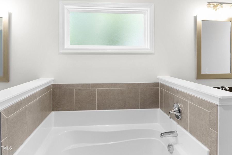 117_godwin_court_bathMaster_3