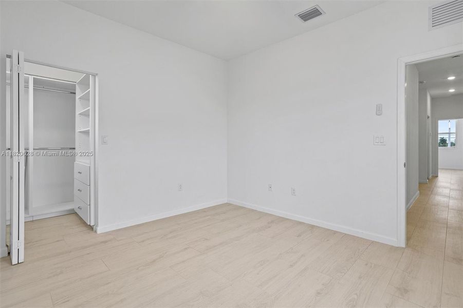 Spacious, unfurnished interior of a new home in , Miami (Image 30).