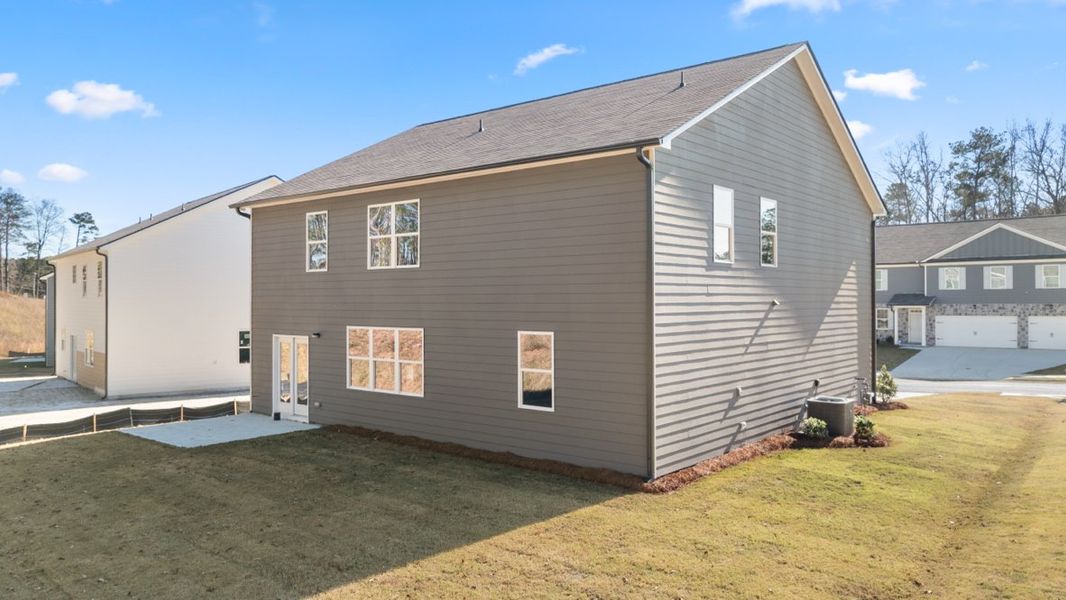 Representative exterior details of a home built from the Halton by D.R. Horton in Northwoods at Mirror Lake, Villa Rica (Image 3).