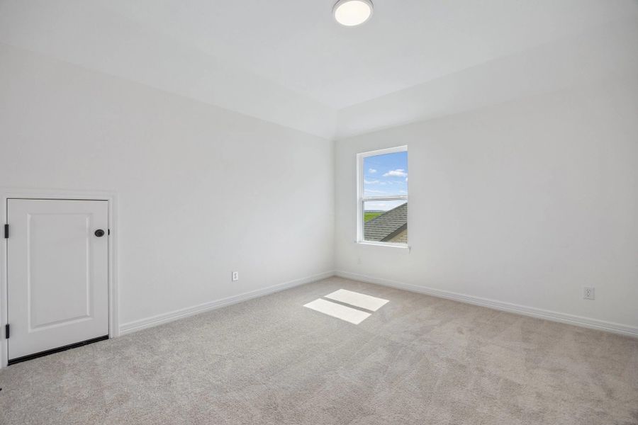 Spacious, unfurnished interior of a new home in Brookewater, Rosenberg (Image 21).