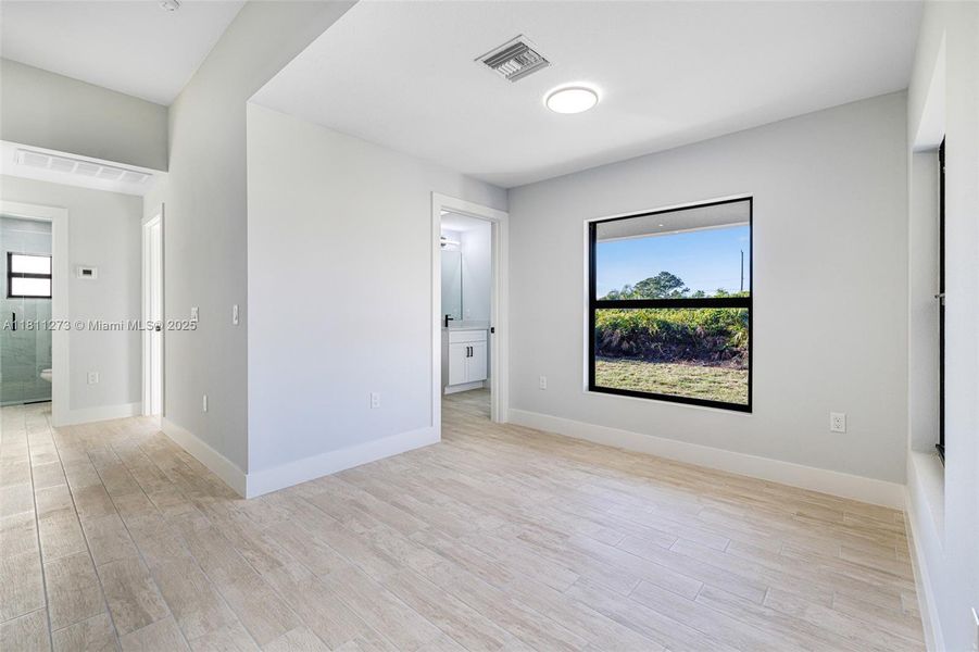 Spacious, unfurnished interior of a new home in , Lehigh Acres (Image 30).