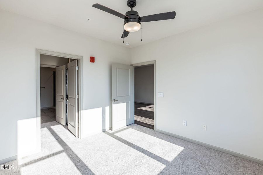 025-1920x1080-main-bedroom 025-1920x1080-main-bedroom