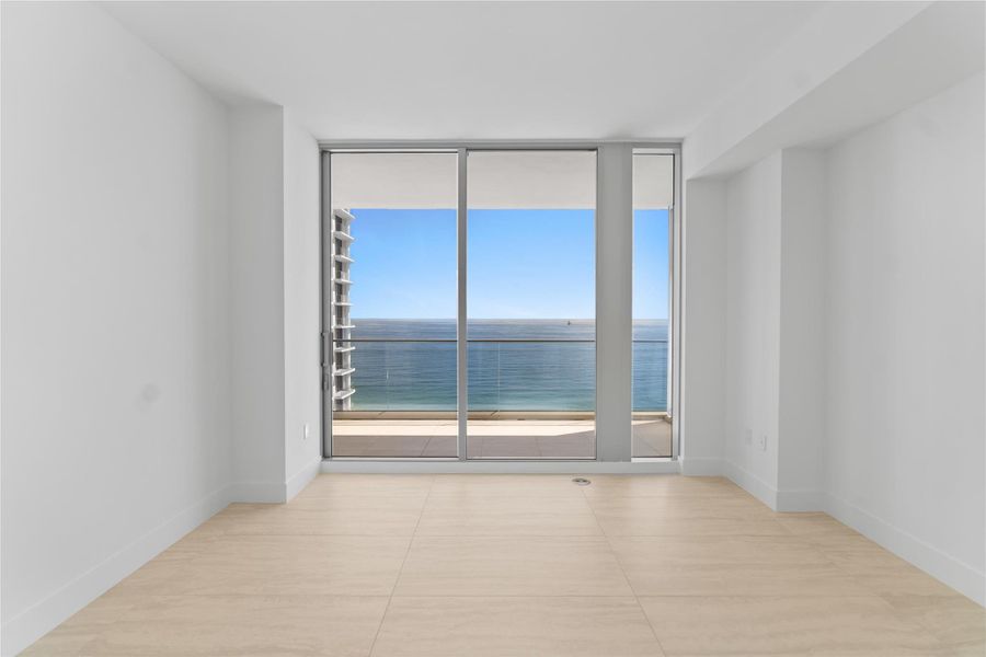 Spacious, unfurnished interior of a new home in , Fort Lauderdale (Image 25).