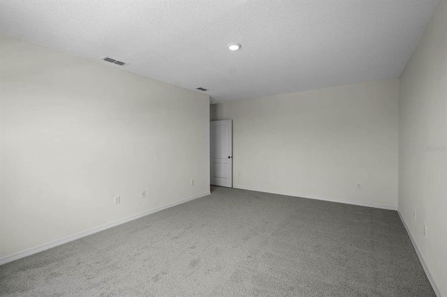 Spacious, unfurnished interior of a new home in Timberwalk, Mount Dora (Image 20). Spacious, unfurnished interior of a new home in Timberwalk, Mount Dora (Image 20).