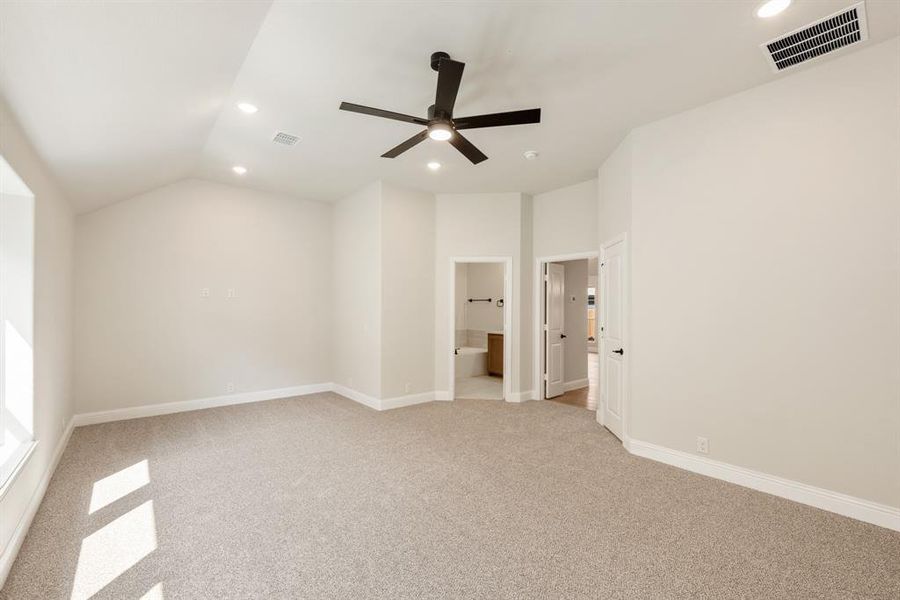 Spacious, unfurnished interior of a new home in Country Lakes Classic 50, Denton (Image 19).