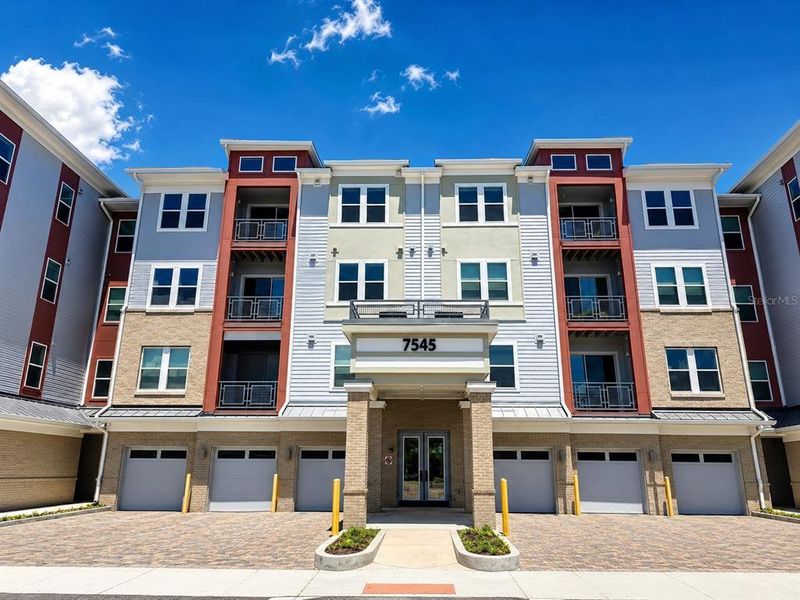 Condo located in Orlando, FL showcasing its design and architecture (Image 3). Condo located in Orlando, FL showcasing its design and architecture (Image 3).
