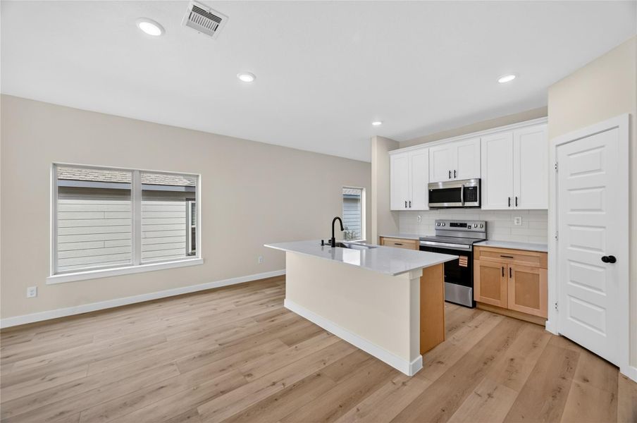 Furnished interior view inside a new home in Chapel Run, Montgomery (Image 11).
