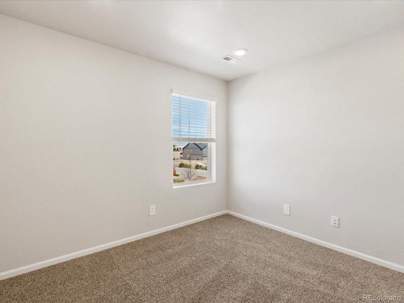 Spacious, unfurnished interior of a new home in Skyview at High Point, Aurora (Image 30).