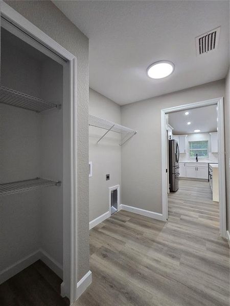 Spacious, unfurnished interior of a new home in , Ocala (Image 35).
