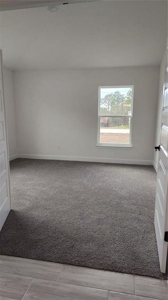 Spacious, unfurnished interior of a new home in Royal Highlands, Weeki Wachee (Image 12).