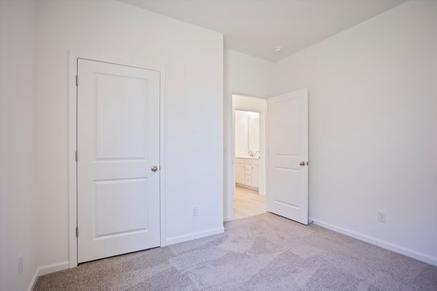 Spacious, unfurnished interior of a new home in Whiskey Run, New Ellenton (Image 18).
