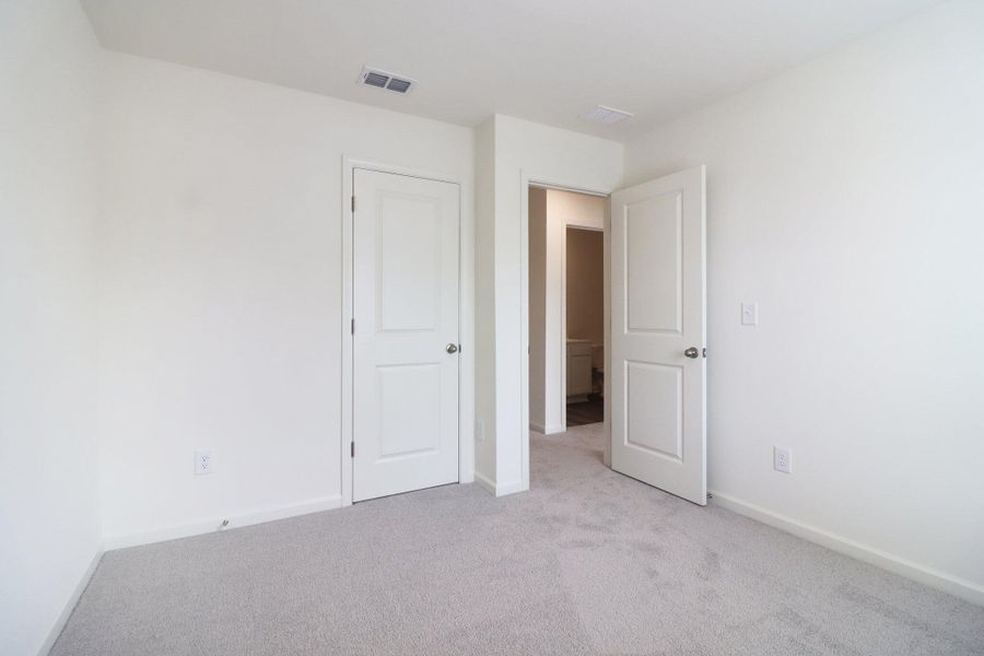 Spacious, unfurnished interior of a new home in Halstead, Moncks Corner (Image 21).