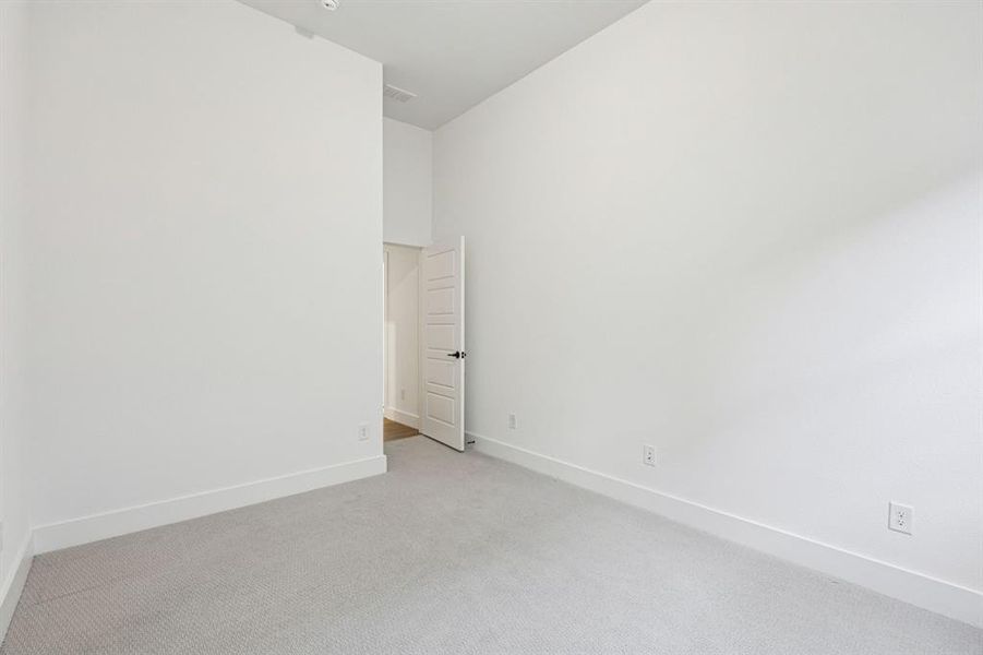 Spacious, unfurnished interior of a new home in Birdsong, Mansfield (Image 26).