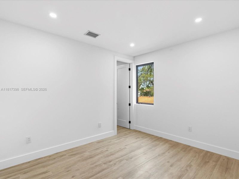 Spacious, unfurnished interior of a new home in , Miami (Image 53).