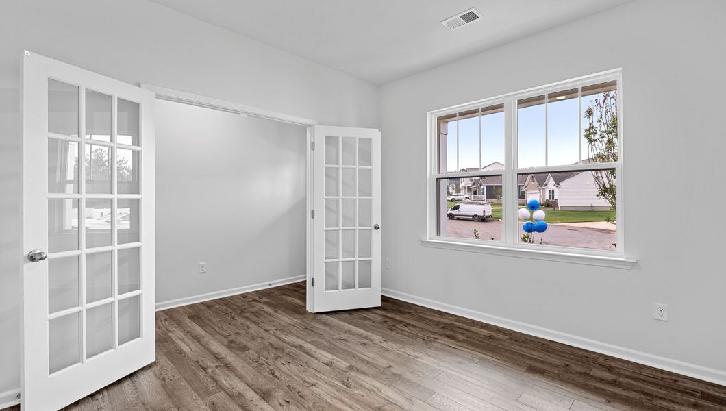 Spacious, unfurnished interior of a new home in Woodglen, Piedmont (Image 16).
