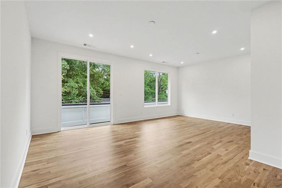 Spacious, unfurnished interior of a new home in , Atlanta (Image 21).