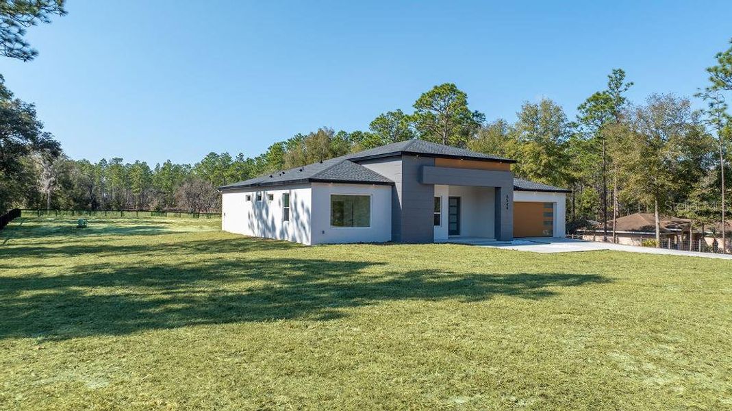 Exterior details and patio area of a home in , Ocala (Image 29).