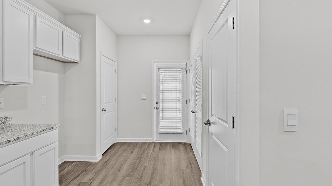 Spacious, unfurnished interior of a new home in Bellemeade Landing, Augusta (Image 18).