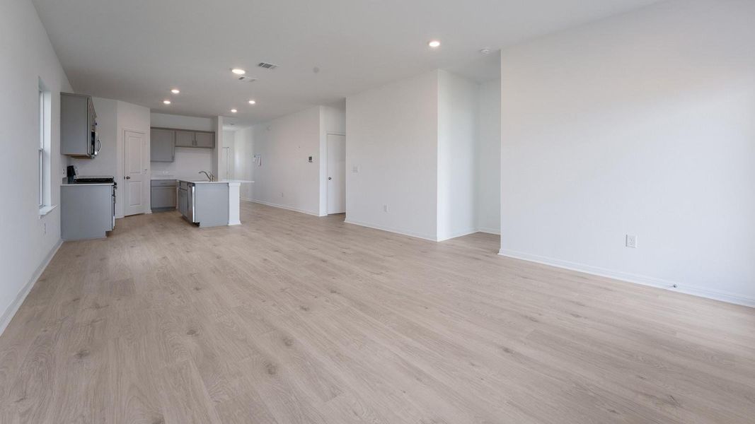 Spacious, unfurnished interior of a new home in Prairie Lakes, Buda (Image 20).