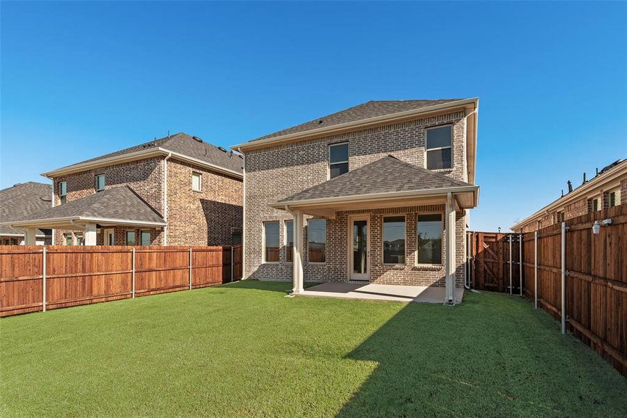 Exterior details and patio area of a home in Walden Pond, Forney (Image 3).