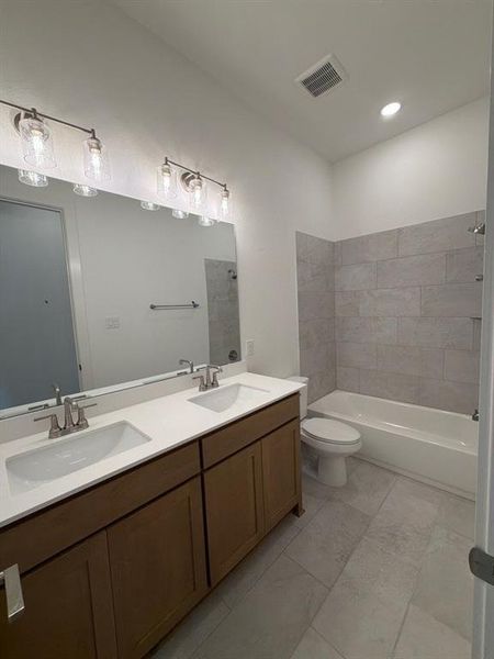 Furnished interior view inside a new home in Creekview Addition, Van Alstyne (Image 6).