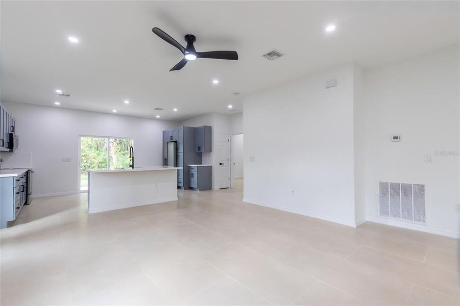 Spacious, unfurnished interior of a new home in , Sebring (Image 23).
