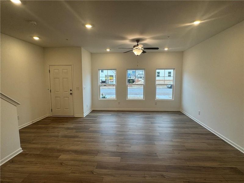 Spacious, unfurnished interior of a new home in Laurelwood, Douglasville (Image 13).