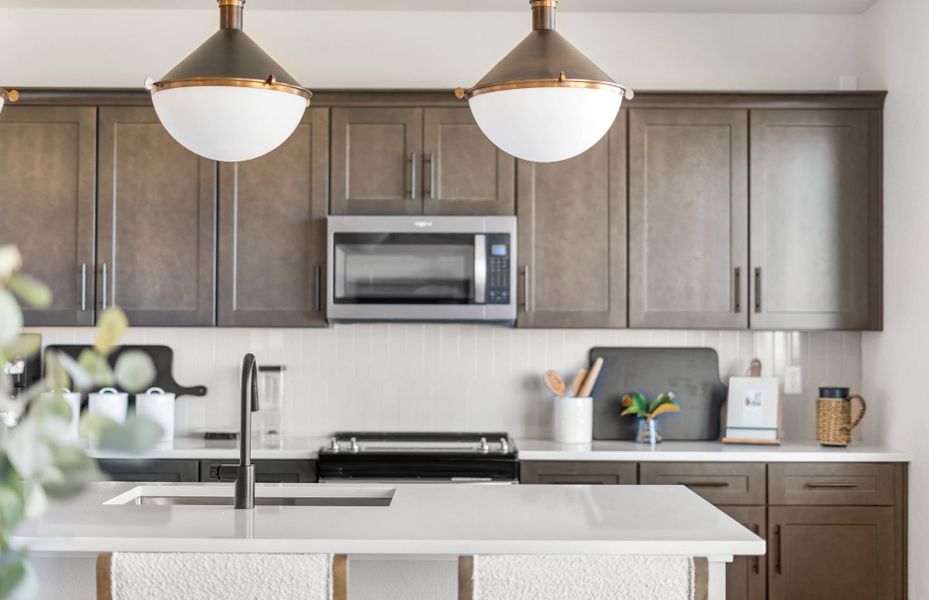 Representative interior finishes for a home built from the Sandalwood by Pulte Homes in Wolf Creek Run West, Strasburg (Image 20).