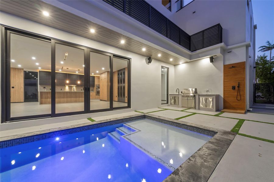 Furnished interior view inside a new home in , Fort Lauderdale (Image 9).