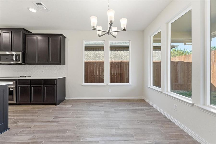 Spacious, unfurnished interior of a new home in Waterford Park, Weatherford (Image 19).