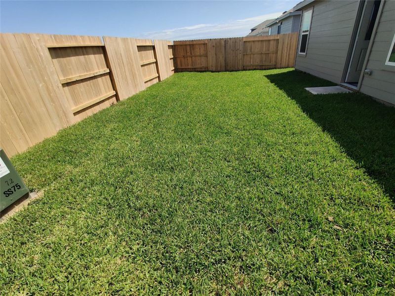 Exterior details and patio area of a home in Esperanza, Richmond (Image 2).
