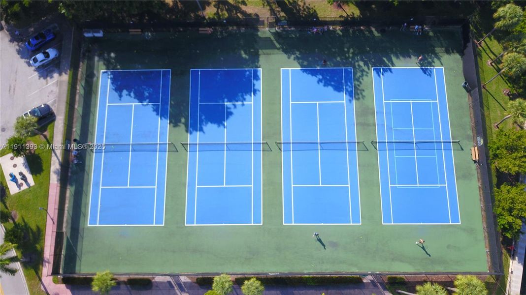 Community amenities in , Miami Beach (Image 33).