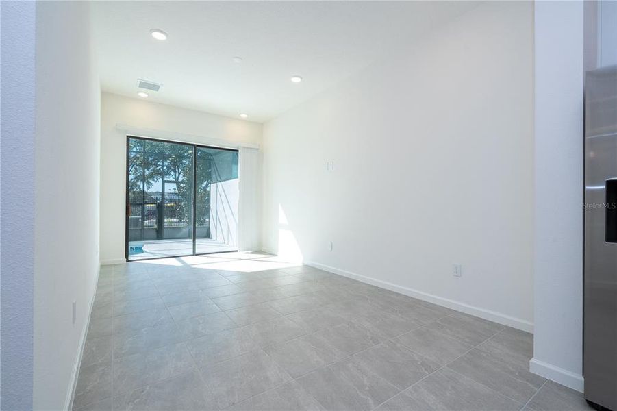 Spacious, unfurnished interior of a new home in Paradiso Grande, Orlando (Image 25).