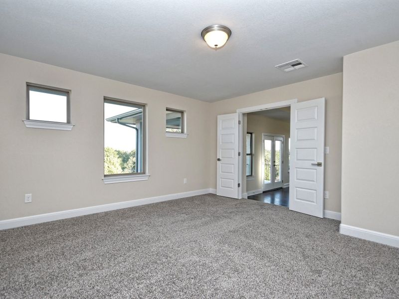 Representative unfurnished interior of a home built from the Santa Barbara II by Giddens Homes in Scofield Farms Estates, Georgetown (Image 126).