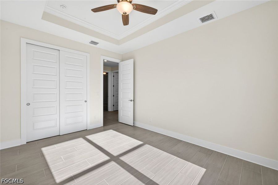 Spacious, unfurnished interior of a new home in Cape Coral, Cape Coral (Image 24).
