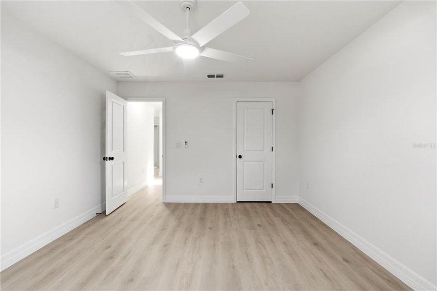 Spacious, unfurnished interior of a new home in , Weeki Wachee (Image 17).