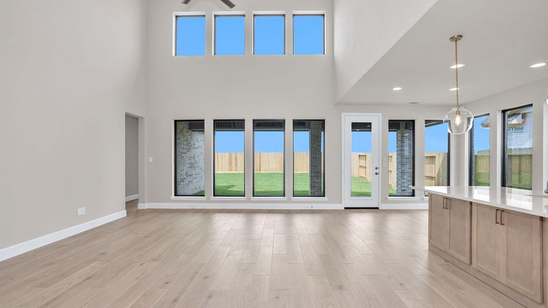 Spacious, unfurnished interior of a new home in Candela, Richmond (Image 9).