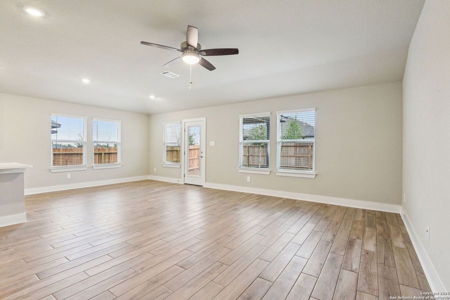 Spacious, unfurnished interior of a new home in Carmel Ranch, Schertz (Image 36).