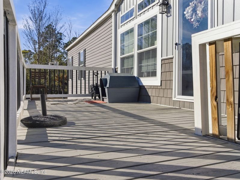 Exterior details and patio area of a home in , Palatka (Image 22).