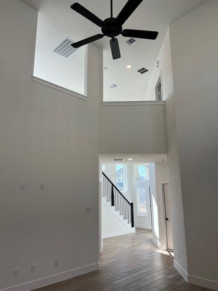 Spacious, unfurnished interior of a new home in Wood Leaf Reserve, Tomball (Image 9). Spacious, unfurnished interior of a new home in Wood Leaf Reserve, Tomball (Image 9).