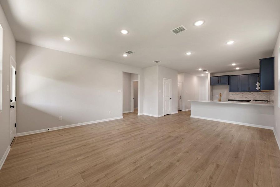Spacious, unfurnished interior of a new home in Patterson Ranch, Georgetown (Image 30).